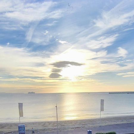 Sunrise View - Beachfront Apartment, Weymouth Eksteriør billede