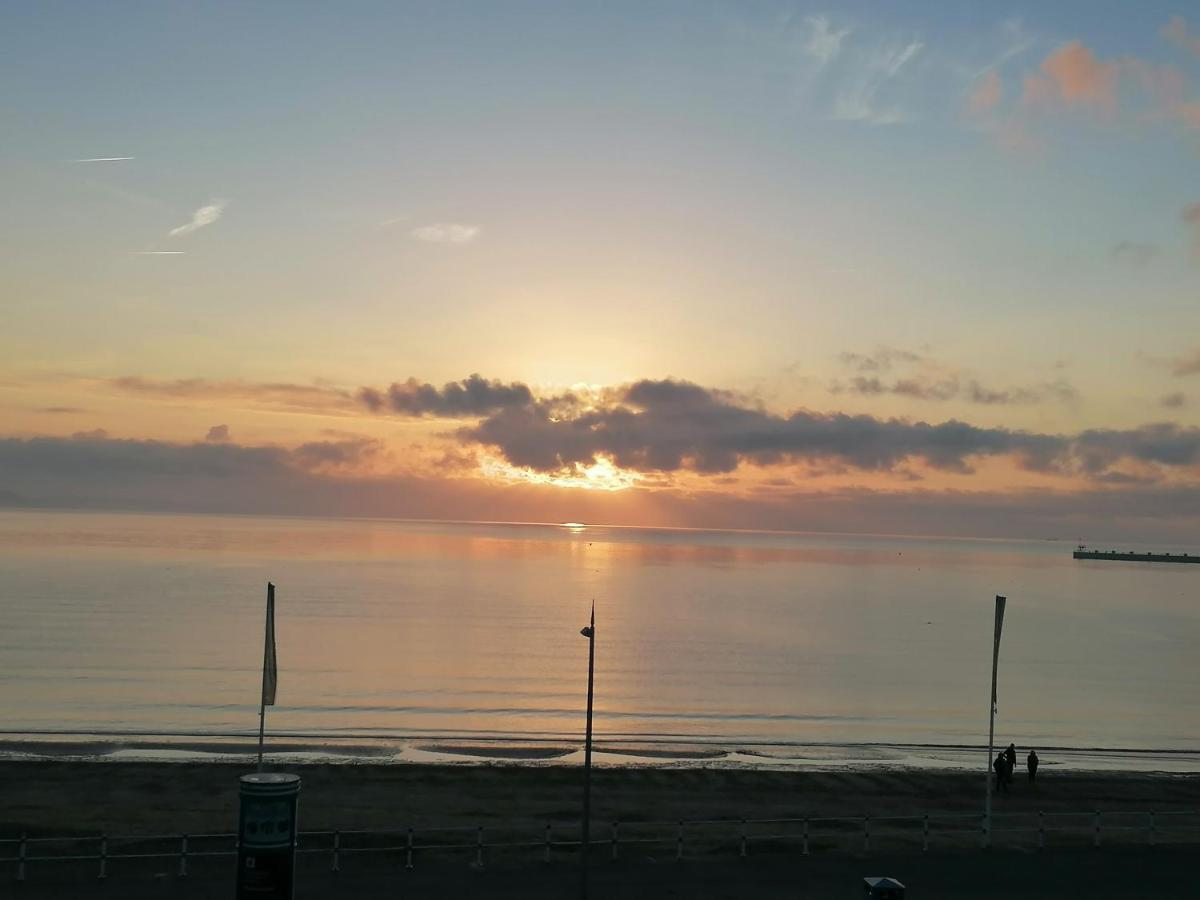 Sunrise View - Beachfront Apartment, Weymouth Eksteriør billede