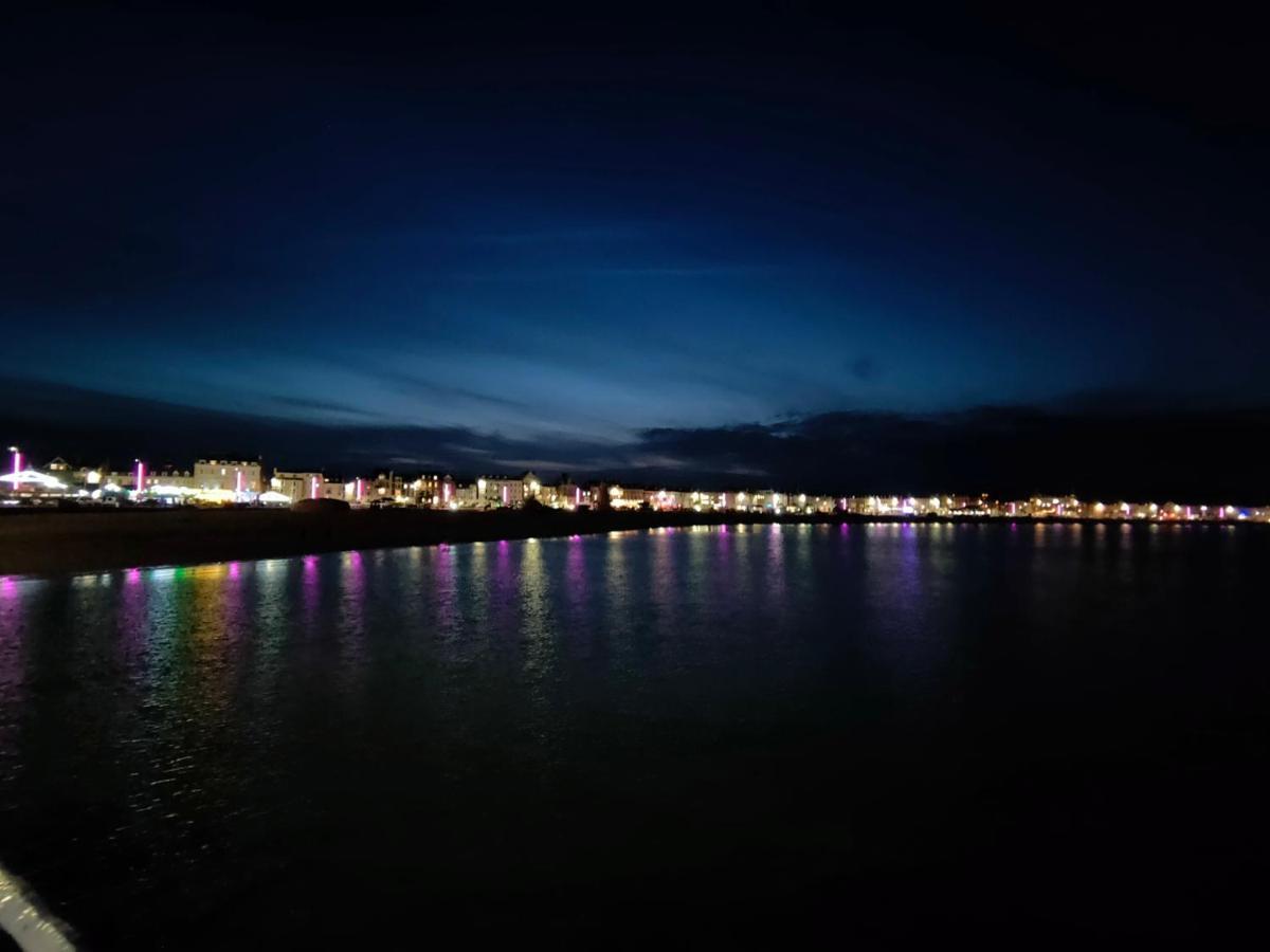 Sunrise View - Beachfront Apartment, Weymouth Eksteriør billede
